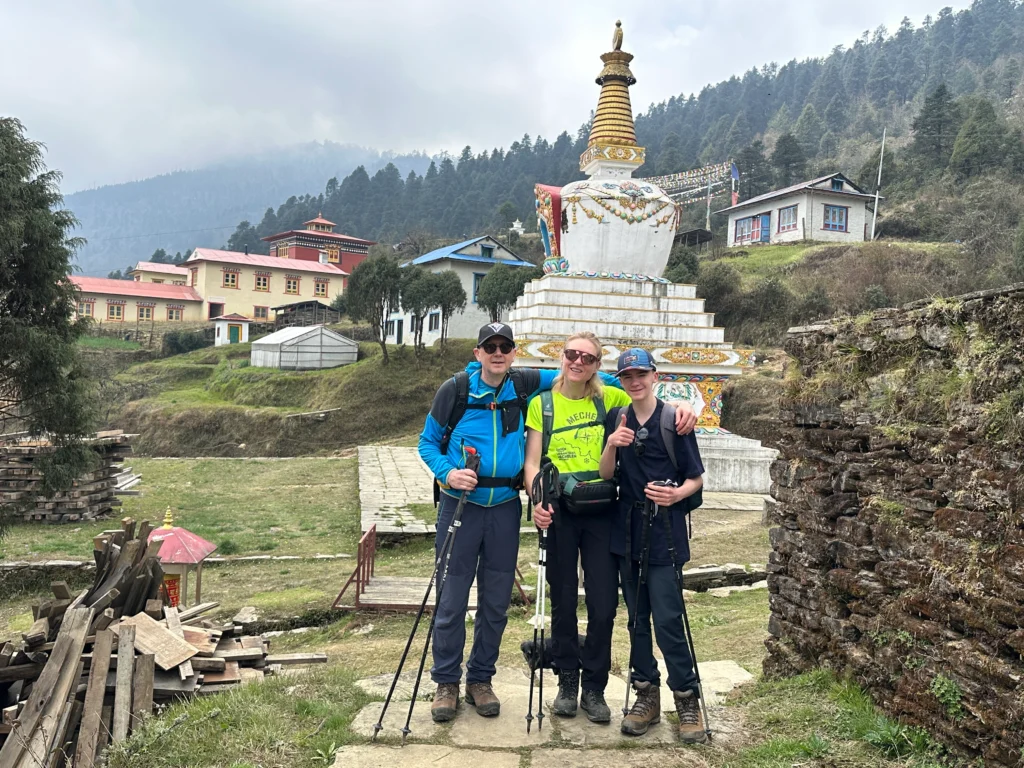 Dudhkunda Happy trekkers during trekking